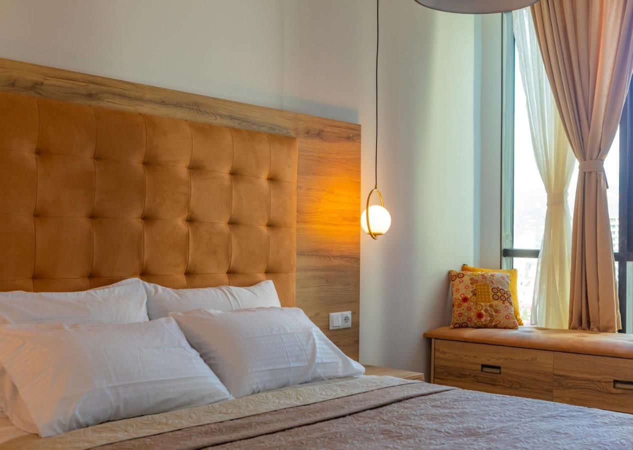 Entire Flat With City Skyline View - Two Bedrooms Batumi Exteriör bild