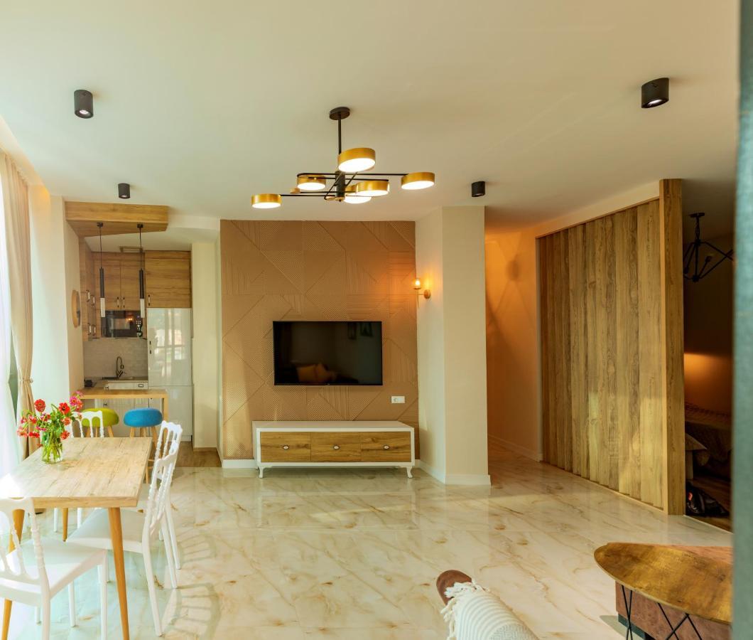 Entire Flat With City Skyline View - Two Bedrooms Batumi Exteriör bild